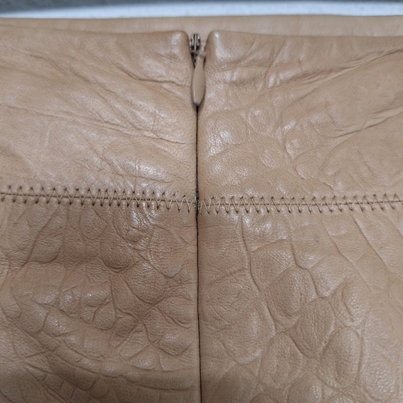 Louis Feraud Camel Quiet Luxury Lamb Leather Back Zip Pencil Skirt Size 4 - Picture 8 of 12